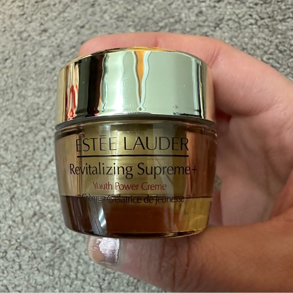 New 10 piece Estée Lauder Bundle (revitalizing crème,makeup remover, and more) - Picture 7 of 16
